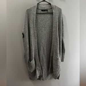Long sleeve, knitted cardigan with pockets
